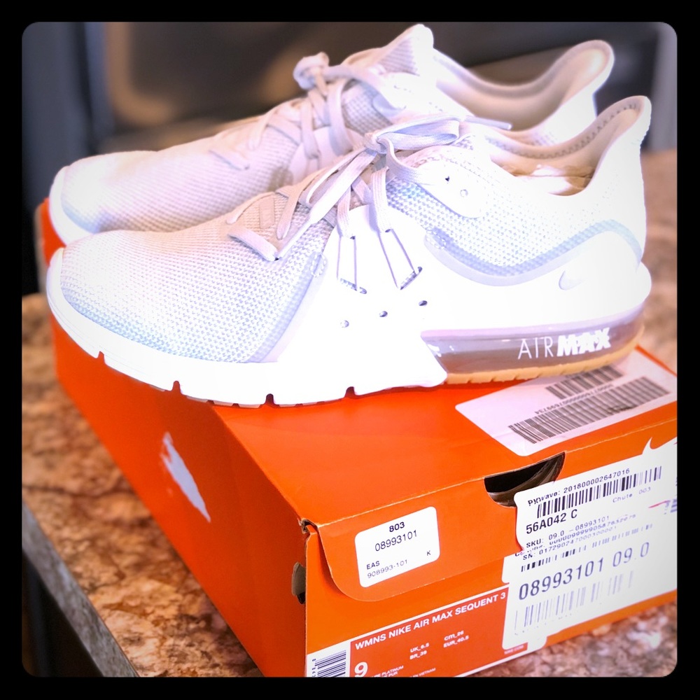 Women’s Nike Air Max Sequent 3- size 9
